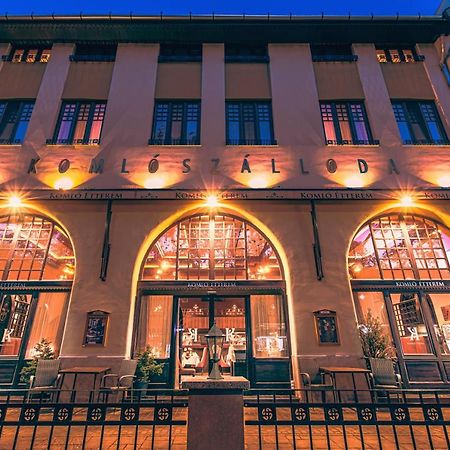 Komlo Hotel Gyula Bagian luar foto