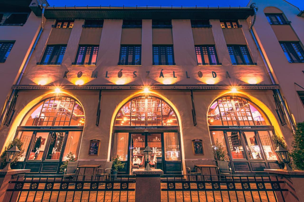 Komlo Hotel Gyula Bagian luar foto