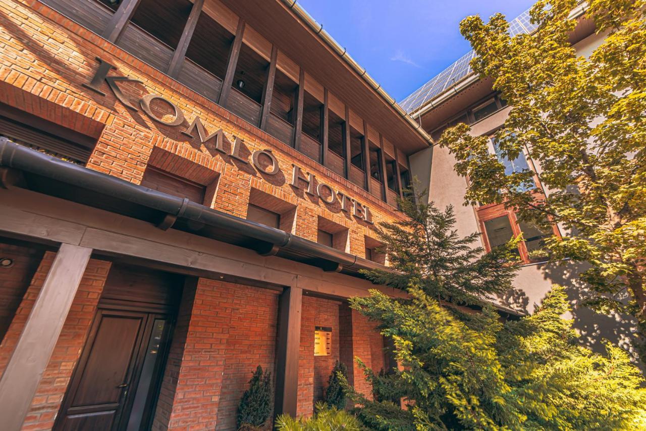 Komlo Hotel Gyula Bagian luar foto