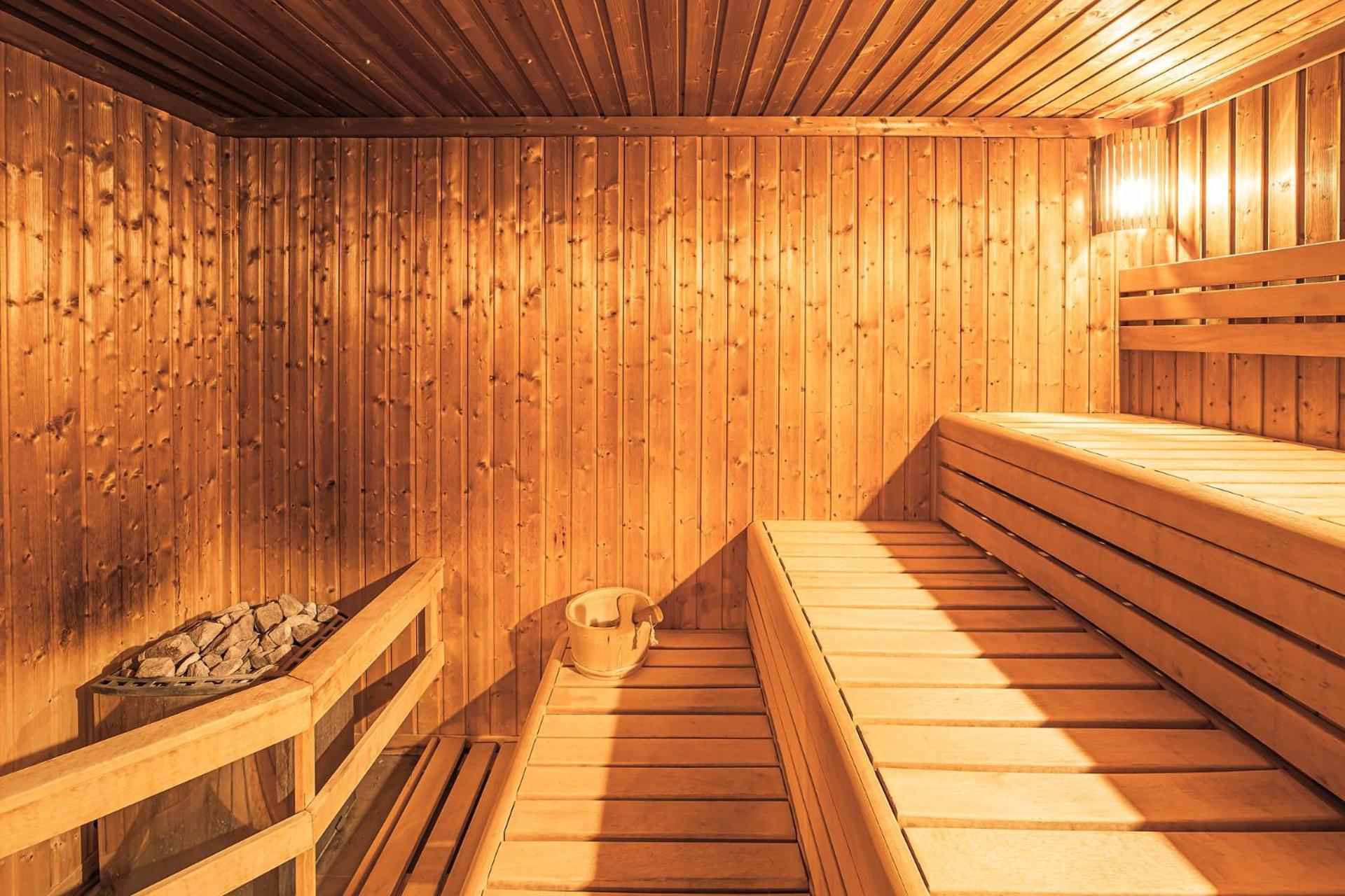 Komlo Hotel Gyula Bagian luar foto
