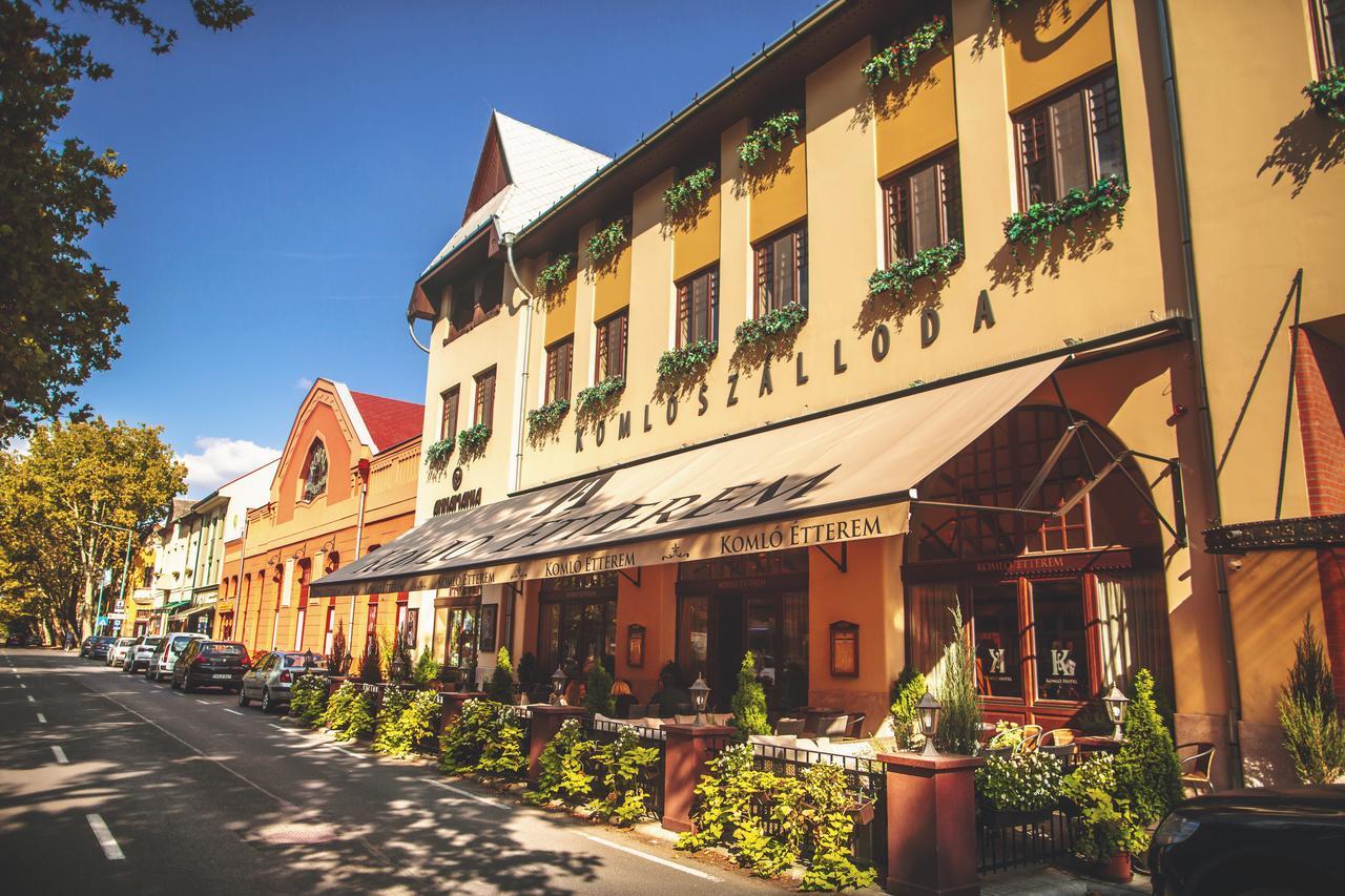 Komlo Hotel Gyula Bagian luar foto