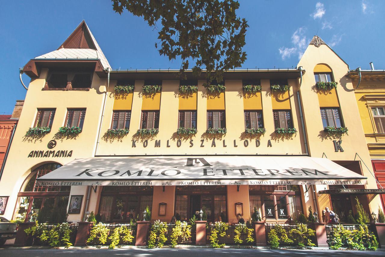 Komlo Hotel Gyula Bagian luar foto